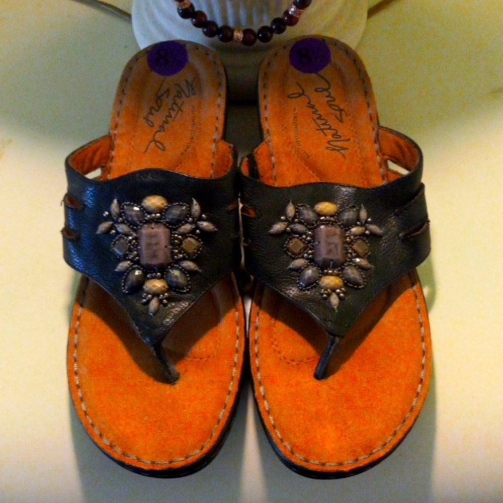 Flats sandals